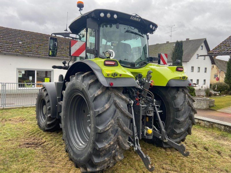 Claas Arion 570, Sondermodell *Night-Edition*, Vorführmaschine Vollaus