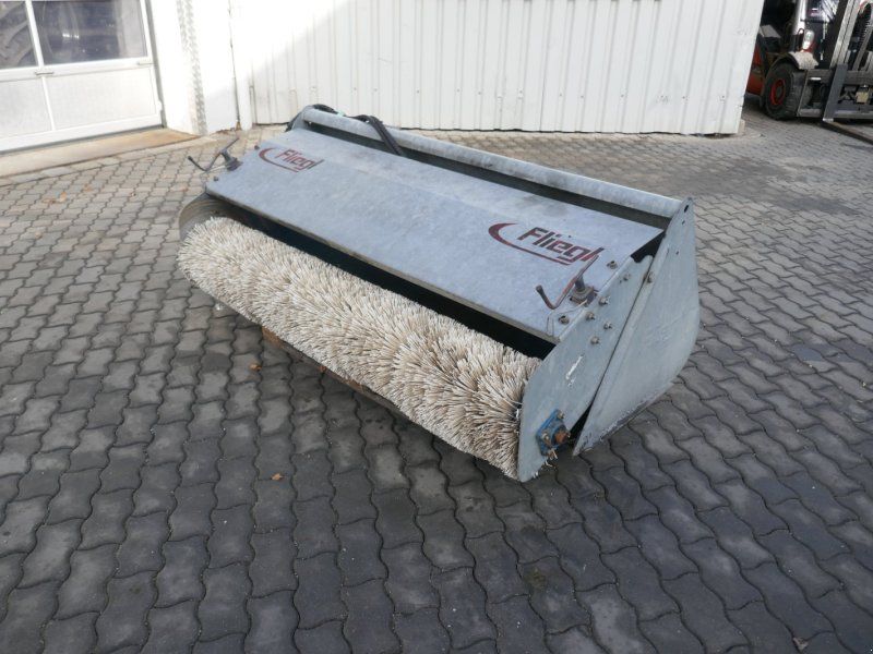 Fliegl mit Schwergutschaufel 2m