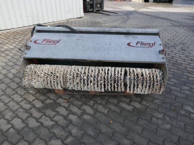 Fliegl mit Schwergutschaufel 2m