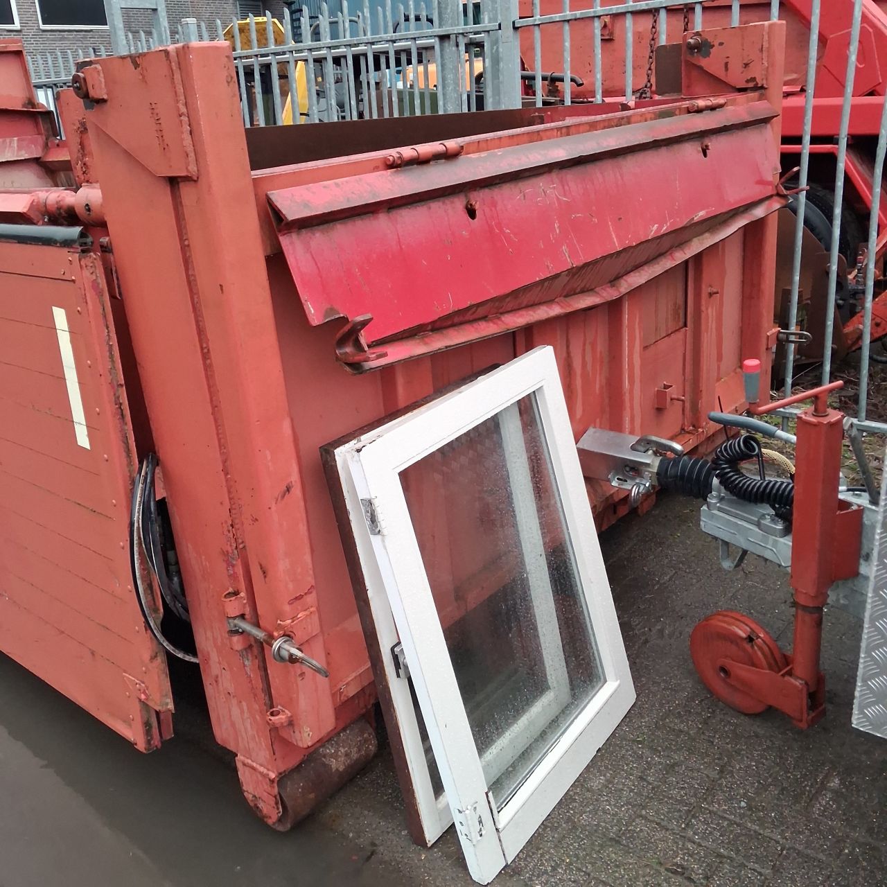Container met Afdekluiken.