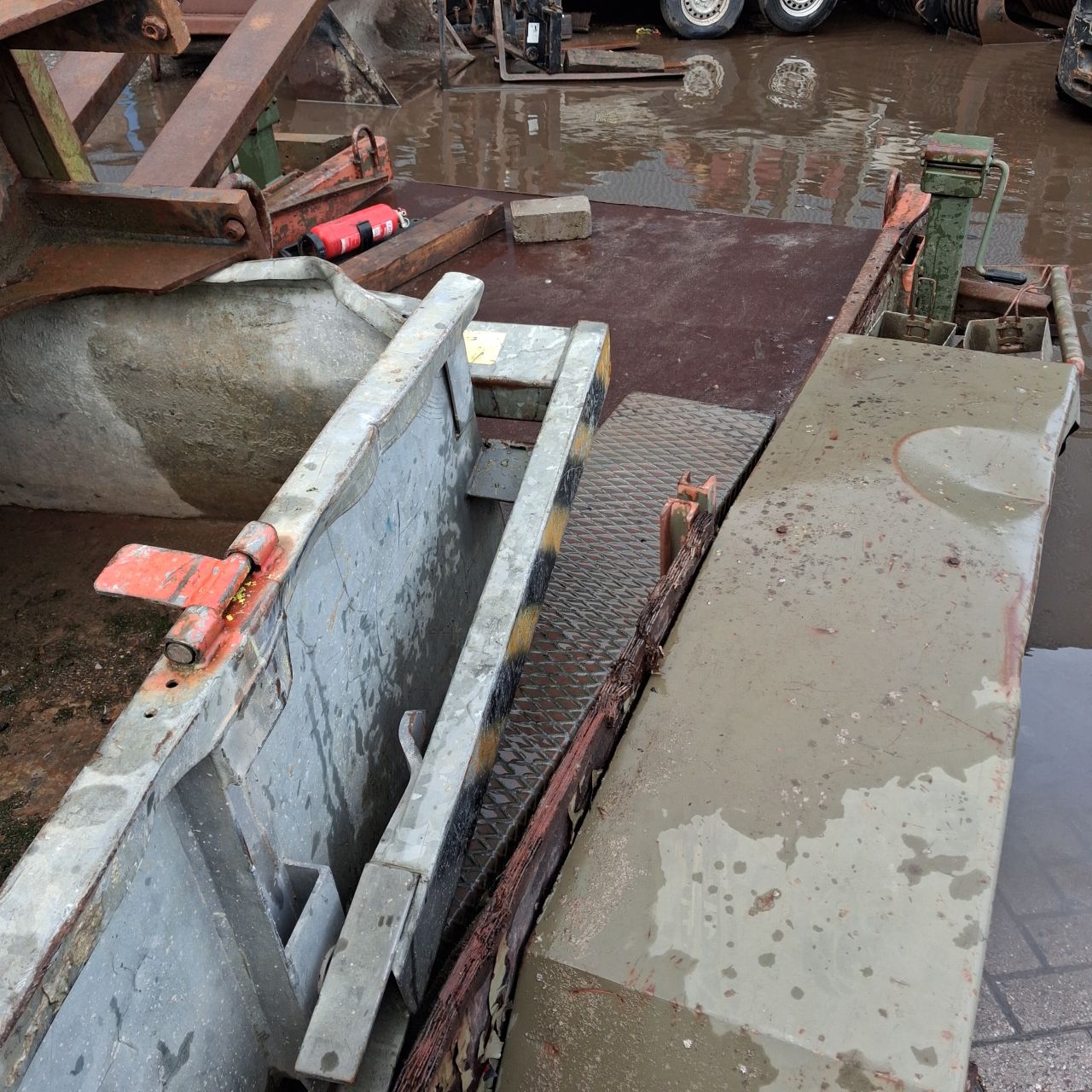 Spijkstaal Oprijwagen.