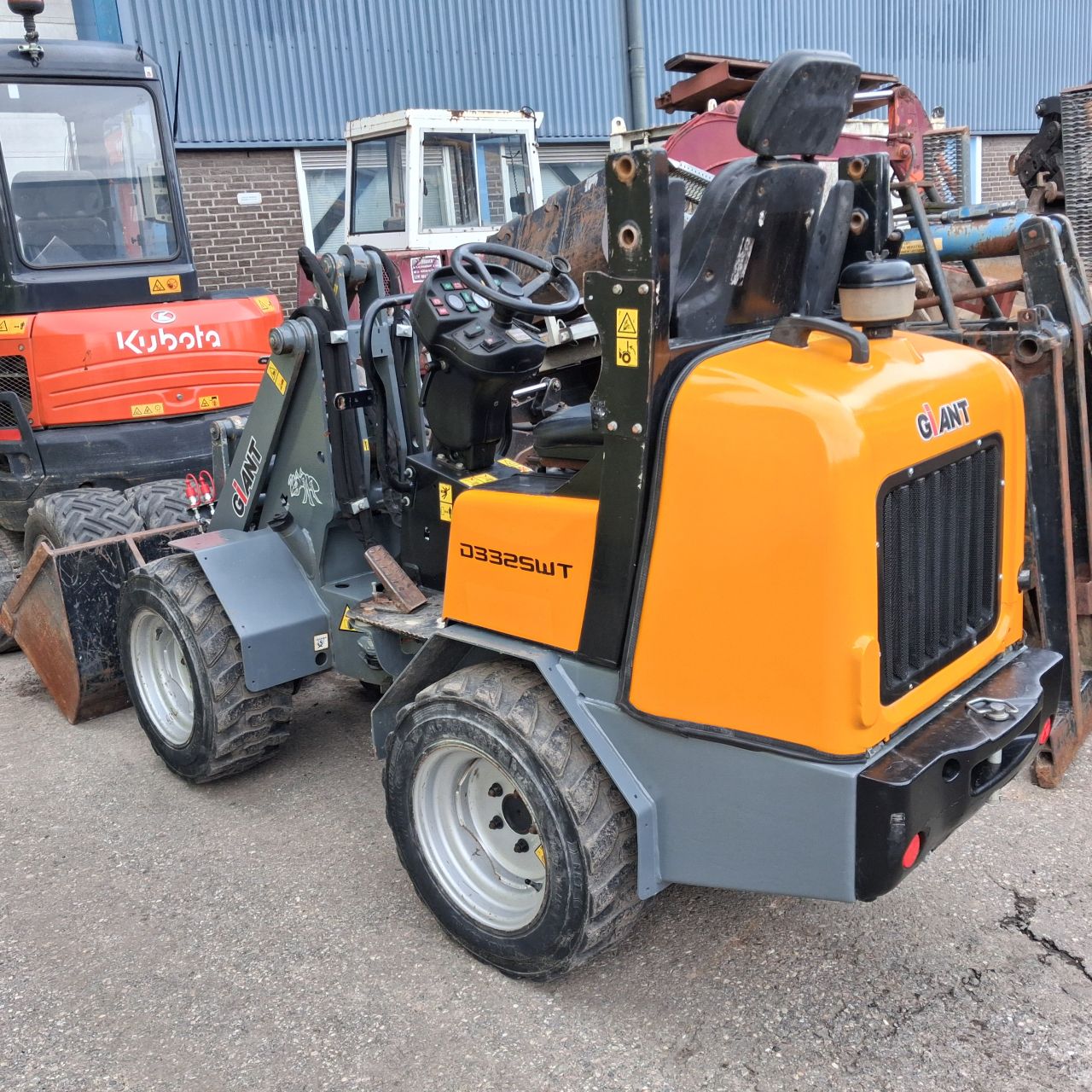 Giant 332 Minishovel.