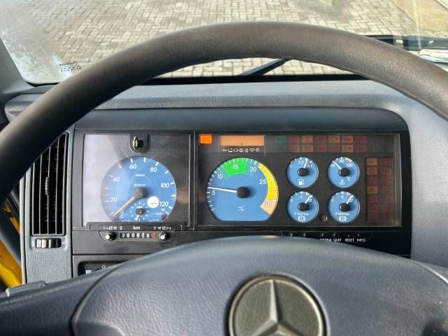 Mercedes-Benz Atego 815