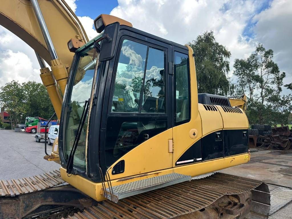 CAT 318 C L