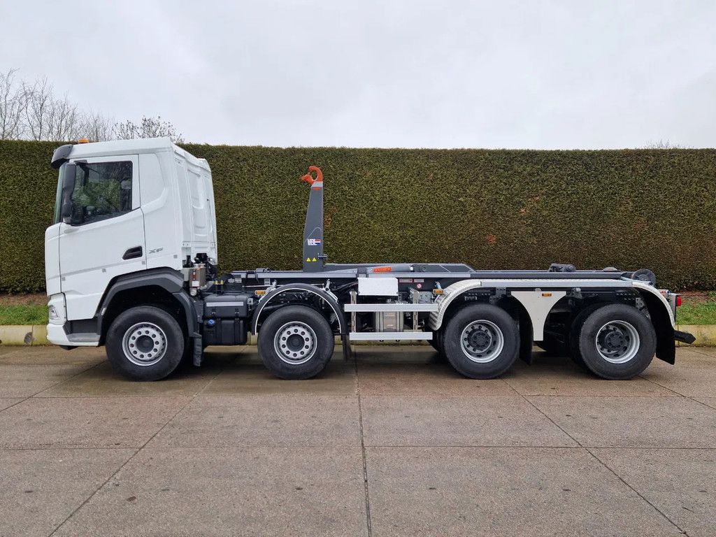 DAF XF 530 8x4 WSG met 30-tons VDL 660 S haakarm systeem