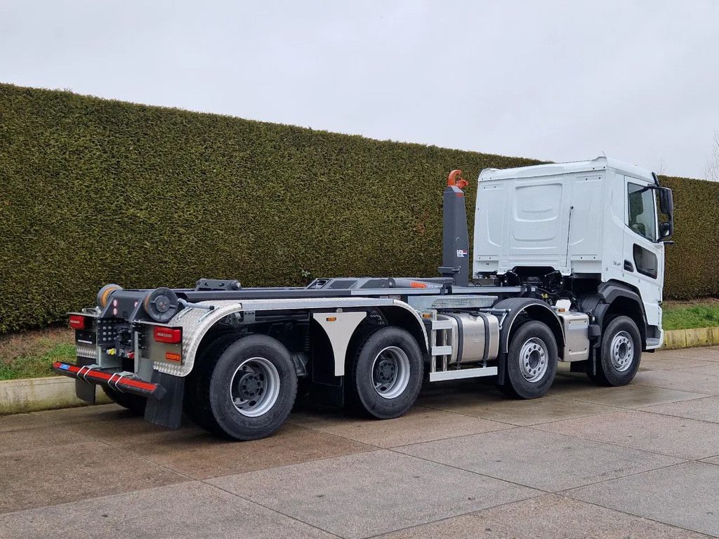 DAF XF 530 8x4 WSG met 30-tons VDL 660 S haakarm systeem
