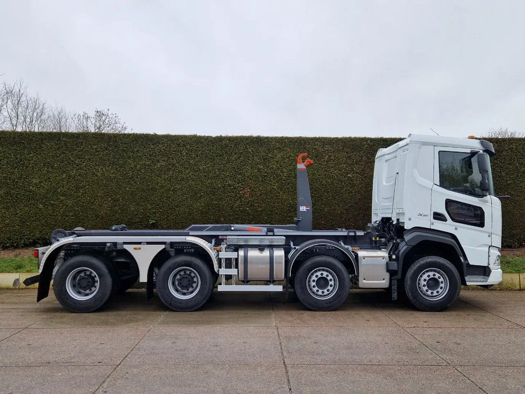DAF XF 530 8x4 WSG met 30-tons VDL 660 S haakarm systeem