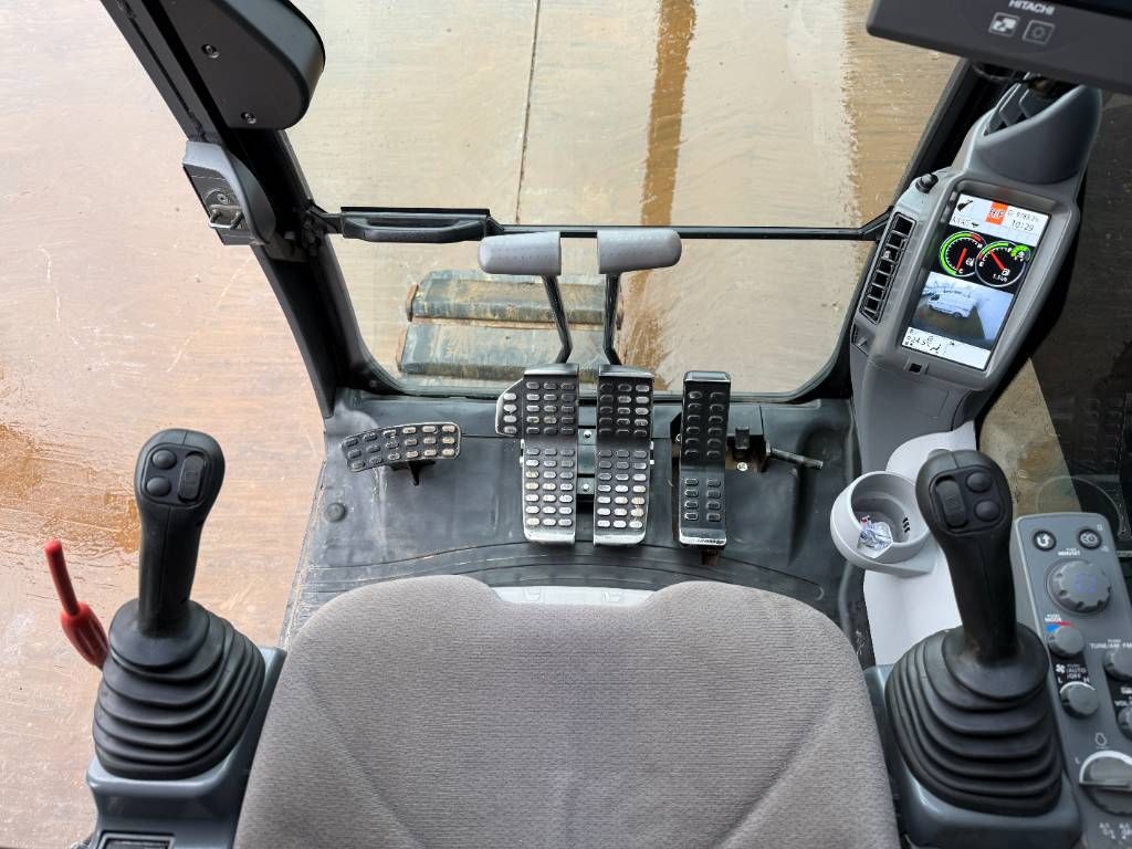 Hitachi ZX250LCN-6 - 18m / TRIMBLE GPS / German Machine