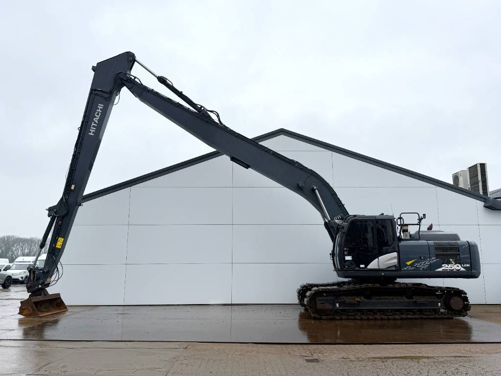 Hitachi ZX250LCN-6 - 18m / TRIMBLE GPS / German Machine