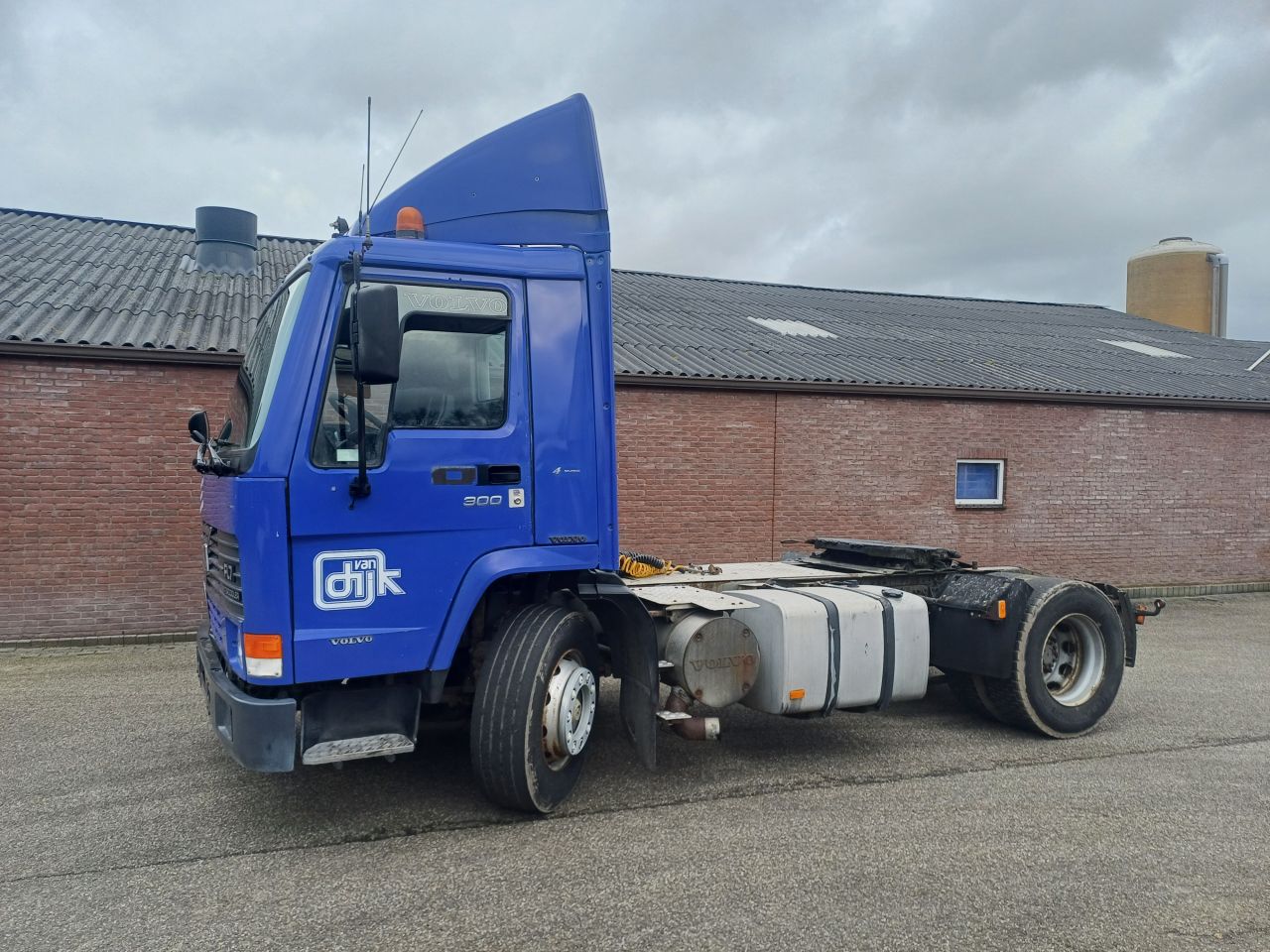 MMBS Volvo FL 7 trekker