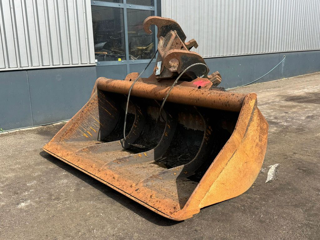 Tilting Bucket CW45 27-42 tons excavator