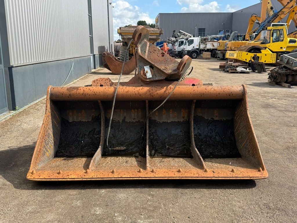 Tilting Bucket CW45 27-42 tons excavator