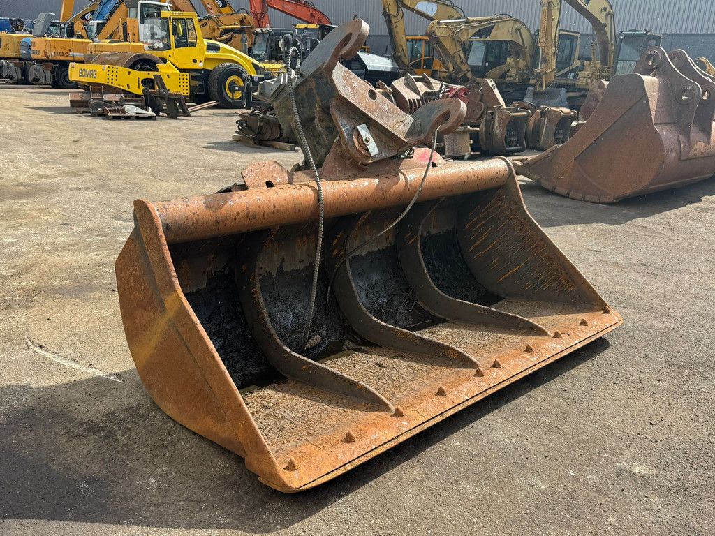 Tilting Bucket CW45 27-42 tons excavator