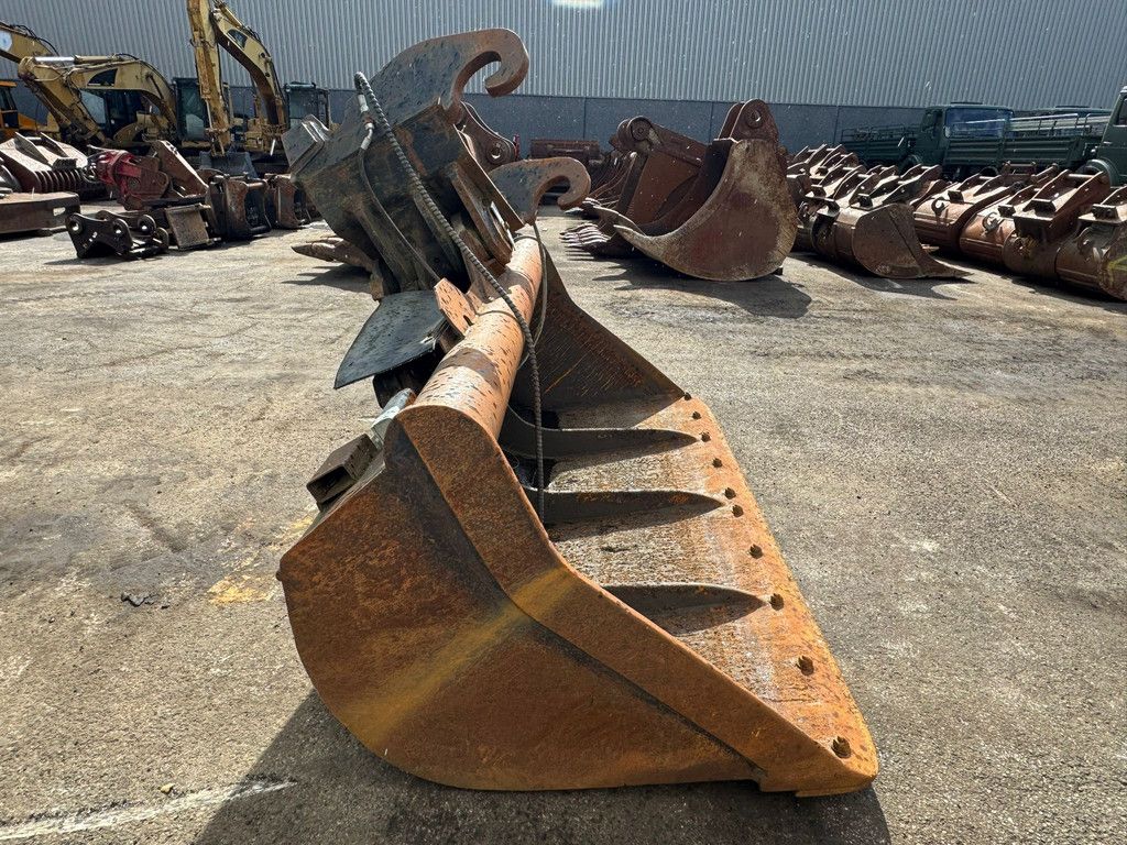 Tilting Bucket CW45 27-42 tons excavator