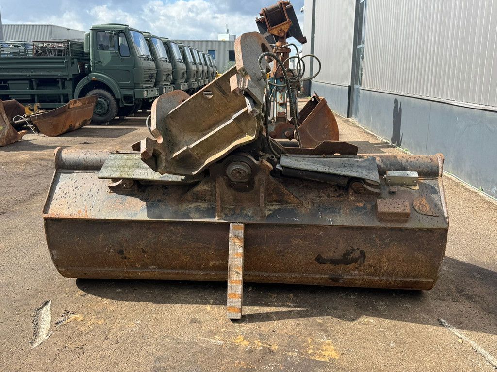 Tilting Bucket CW45 27-42 tons excavator