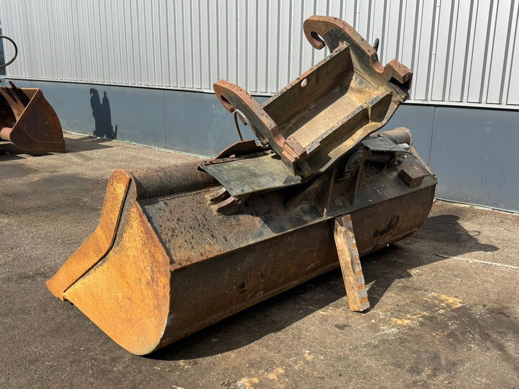 Tilting Bucket CW45 27-42 tons excavator