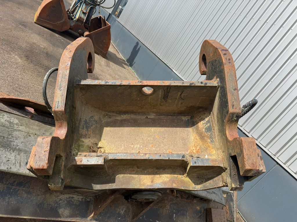 Tilting Bucket CW45 27-42 tons excavator