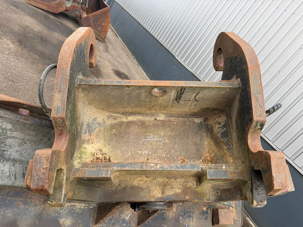 Tilting Bucket CW45 27-42 tons excavator