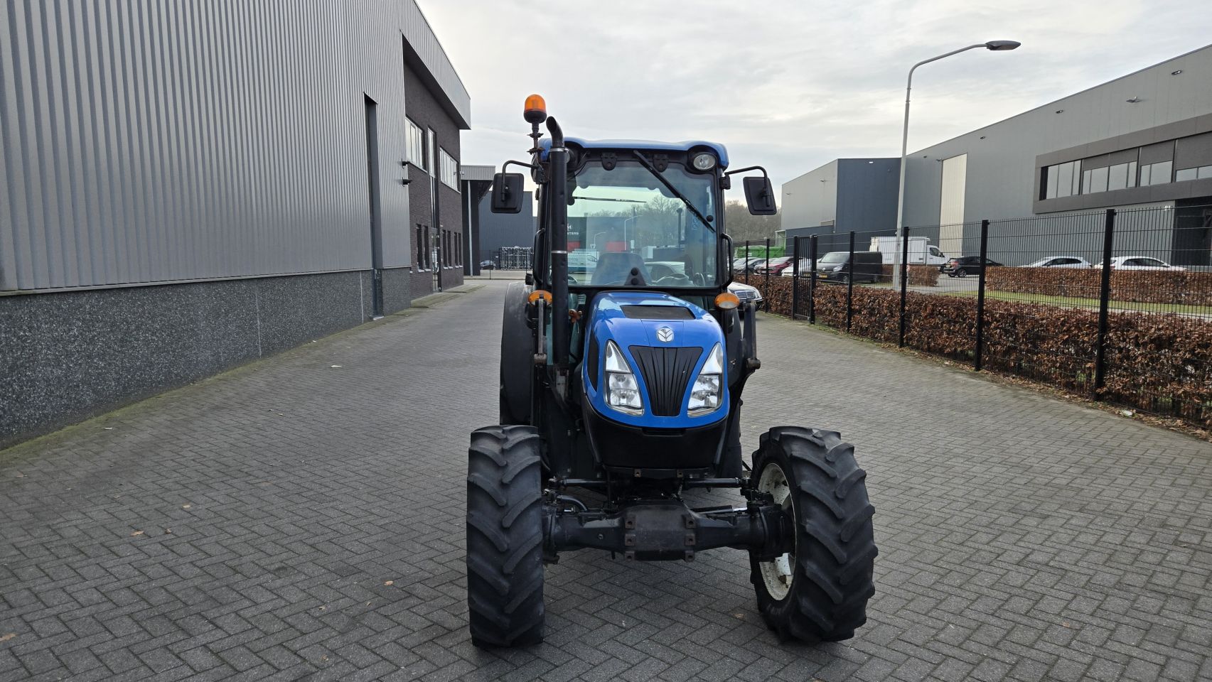 New Holland T4050F