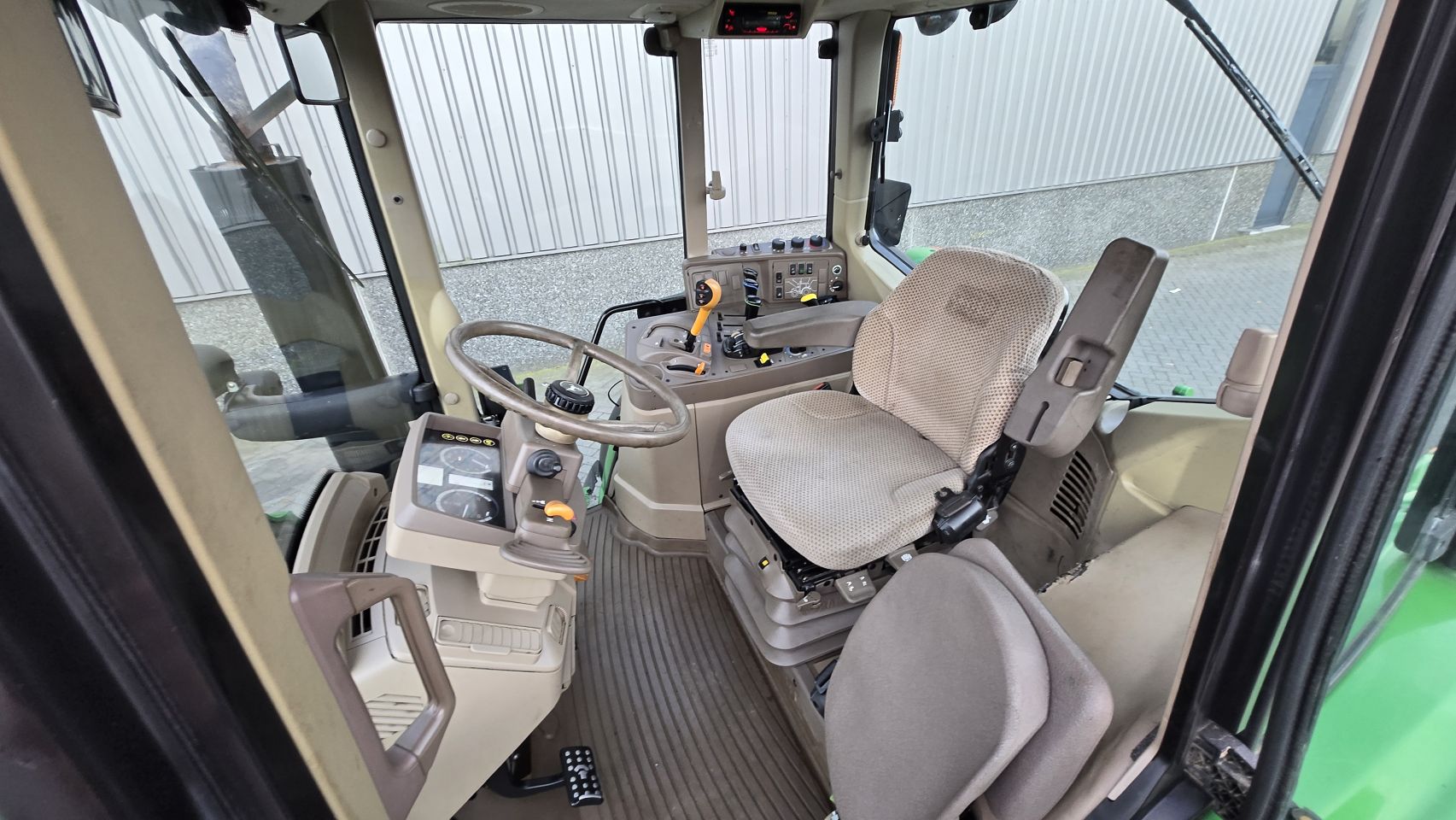 2017 John Deere 6110M