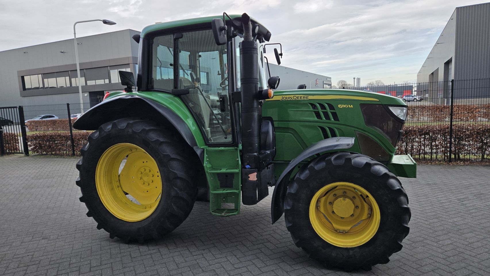 2017 John Deere 6110M