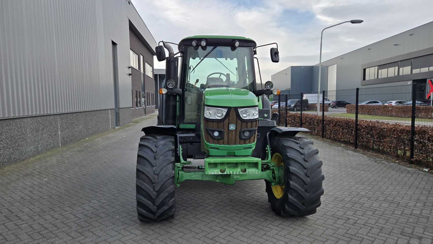 2017 John Deere 6110M