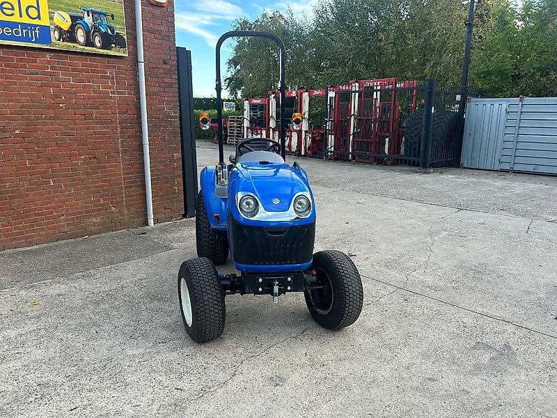 New Holland Boomer 25 HST