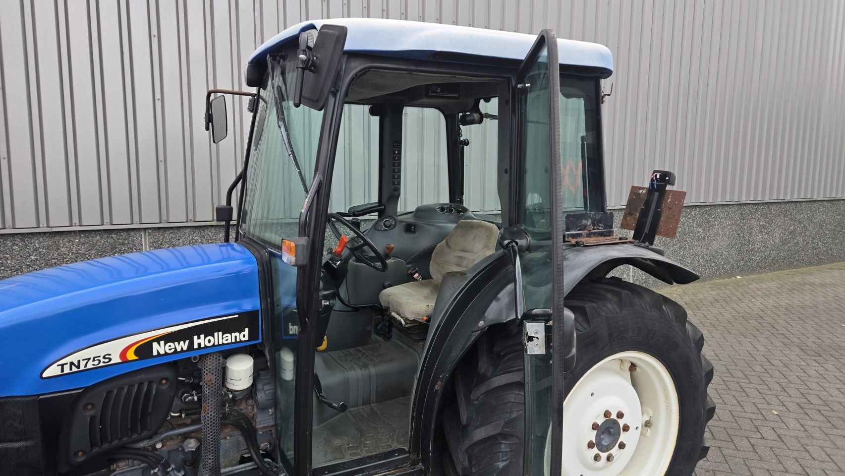 New Holland TN75S