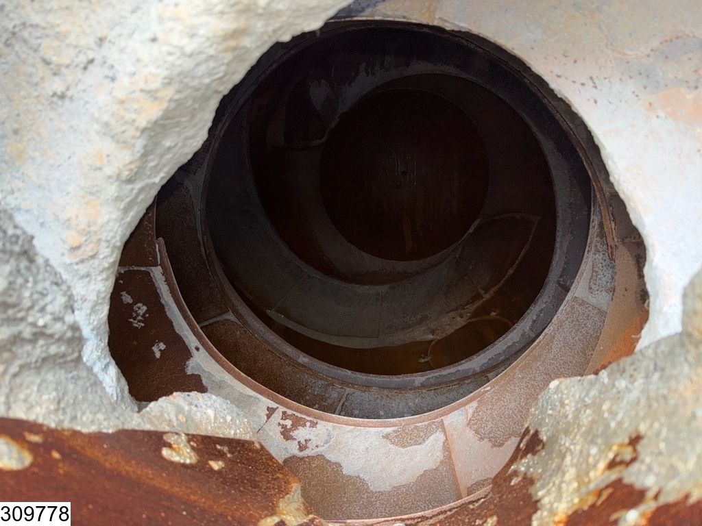 Mercedes Axor 4x2, Manual transmission, Leaf spring suspension