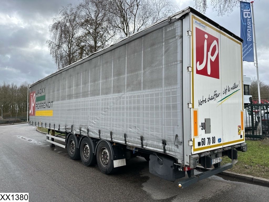 Fruehauf Tautliner Lift axle