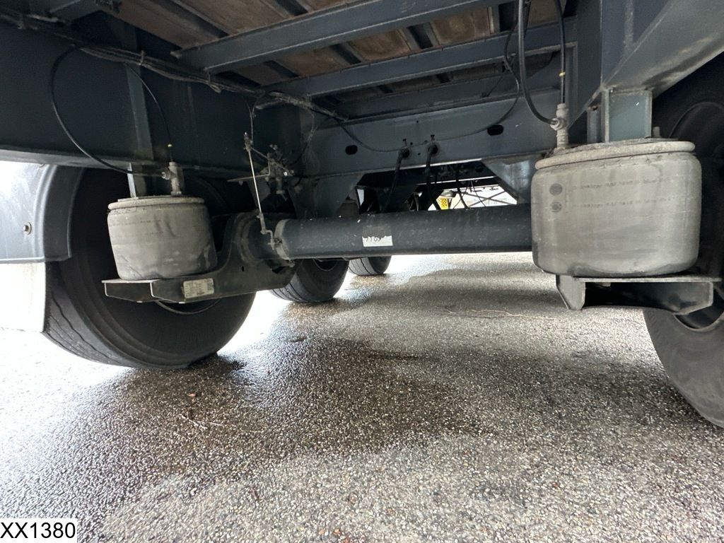 Fruehauf Tautliner Lift axle