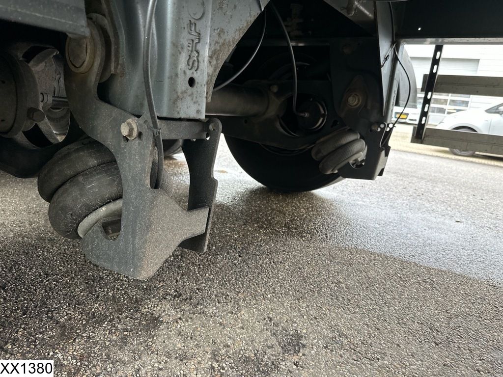 Fruehauf Tautliner Lift axle