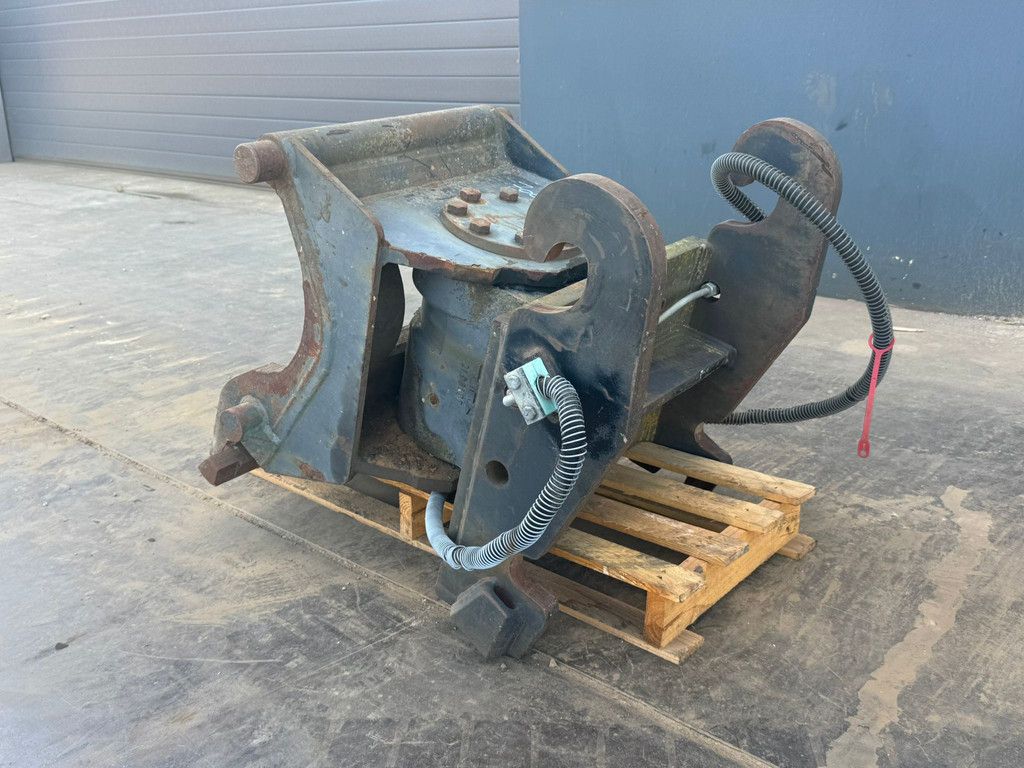 Tilting Quick Coupler CW30