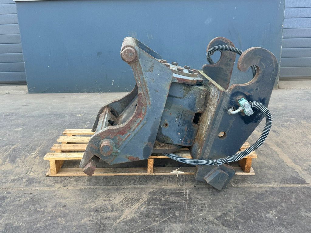 Tilting Quick Coupler CW30