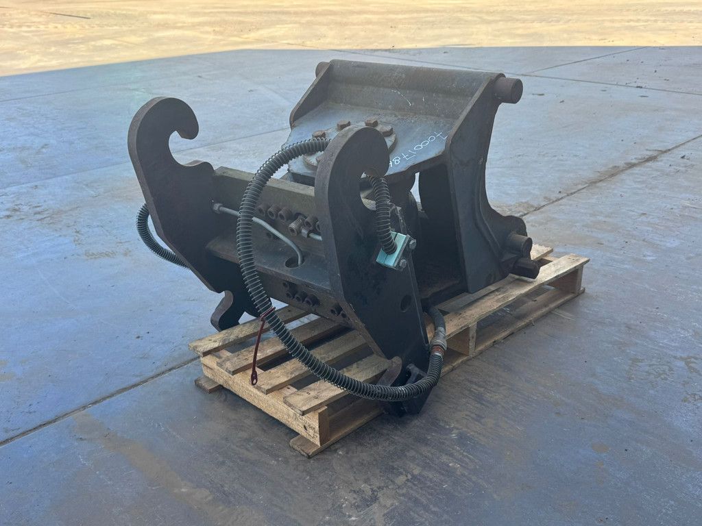 Tilting Quick Coupler CW30