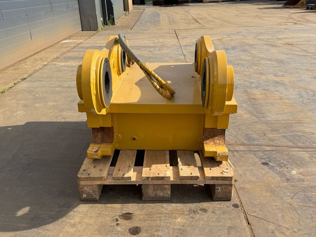 Caterpillar 352 Quick Coupler