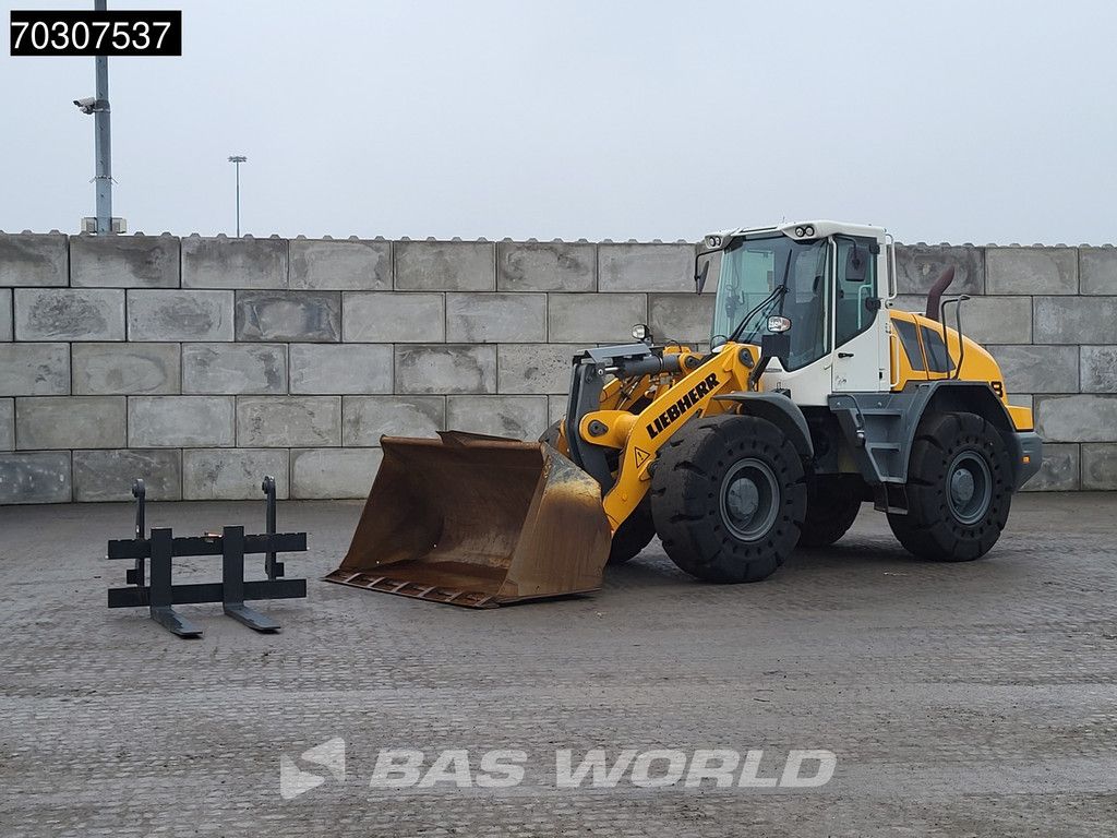 Liebherr 538 L538 Quick Coupler - Bucket + Forks