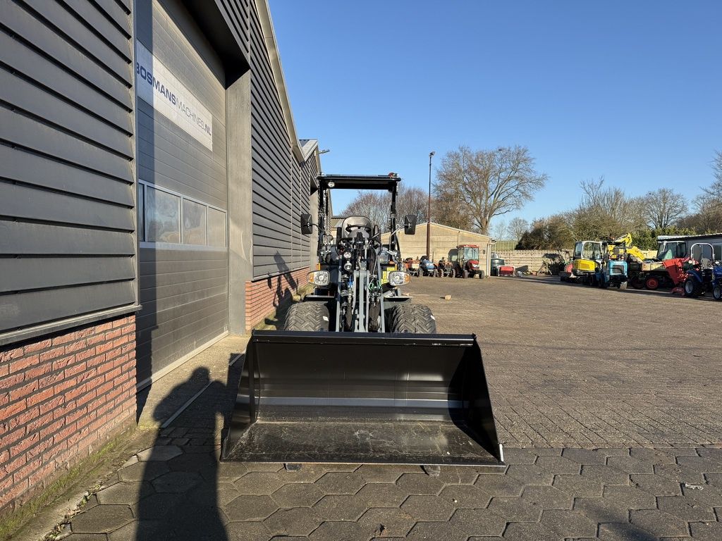 Giant G2700 X-TRA HD+ shovel / kniklader NIEUW