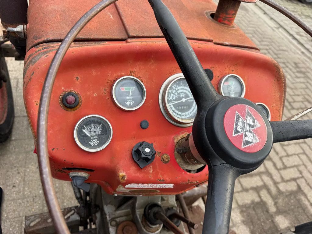Massey Ferguson 140