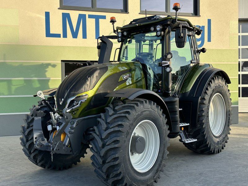 Valtra T235 Direct mit Forstkabine u. Rüfa