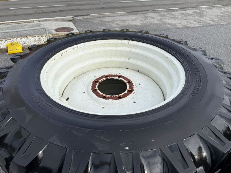 Nokian 13.4-34  8Loch