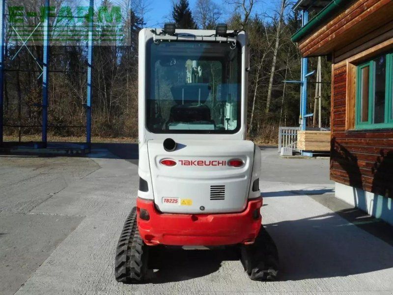 Takeuchi tb 225 ( 2.400kg ) mit hydr. verstellfahrwerk