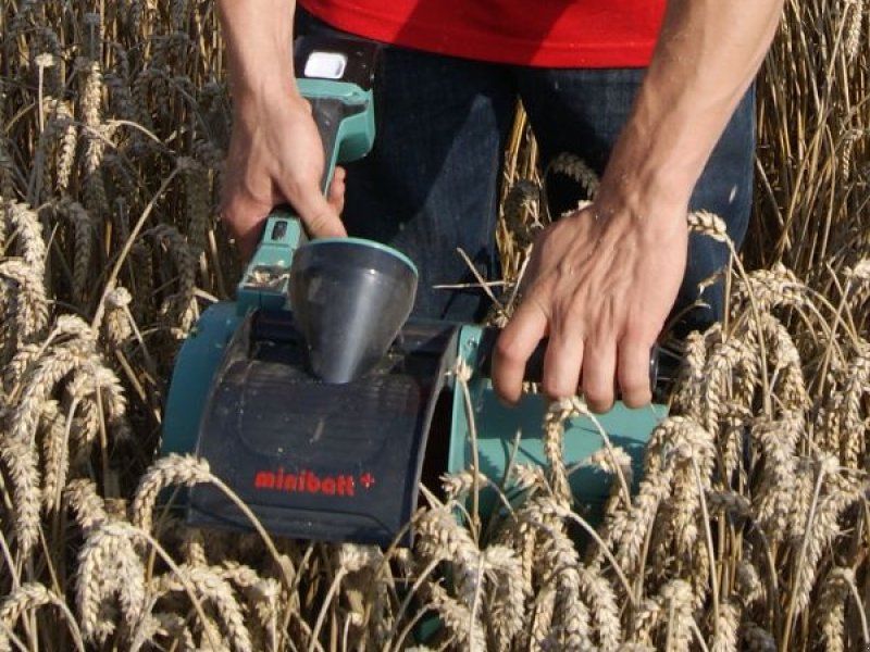 Minibatt plus Handmähdrescher