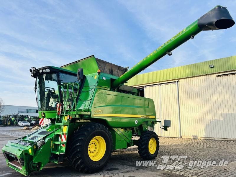 John Deere C670