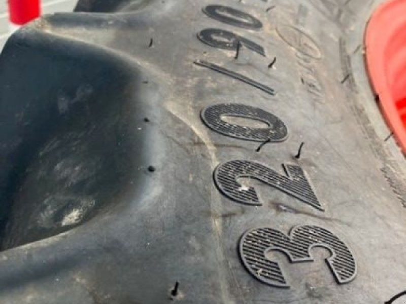 BKT RÄDER 340/85R48 U. 320/90 R32