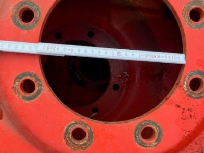 BKT RÄDER 340/85R48 U. 320/90 R32