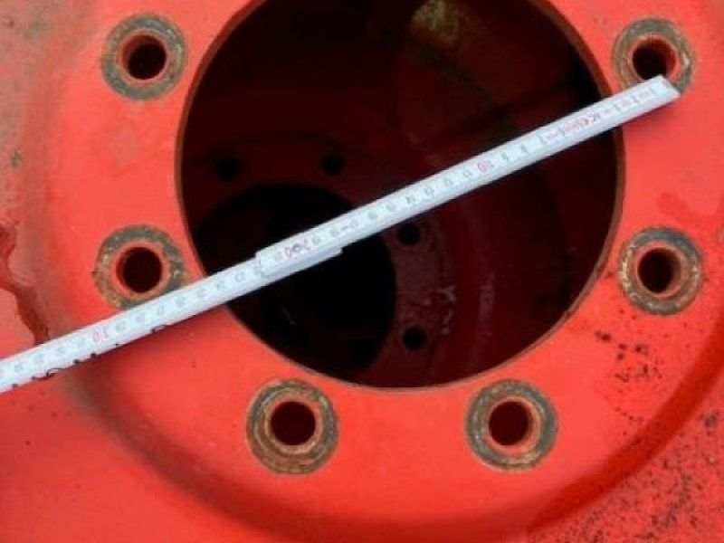 BKT RÄDER 340/85R48 U. 320/90 R32