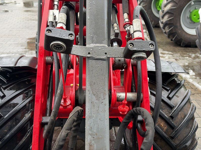 Weidemann 1260 mit 4 Zylinder Motor