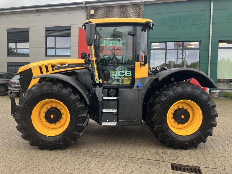 JCB Fastrac 4220 iCon