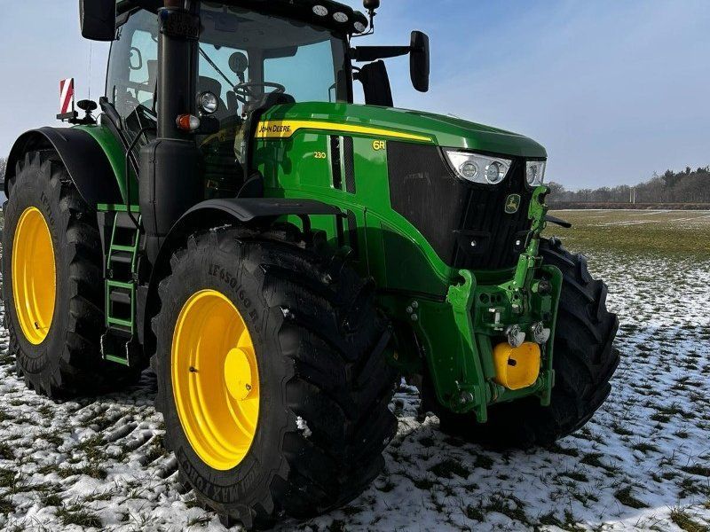 John Deere 6R 230